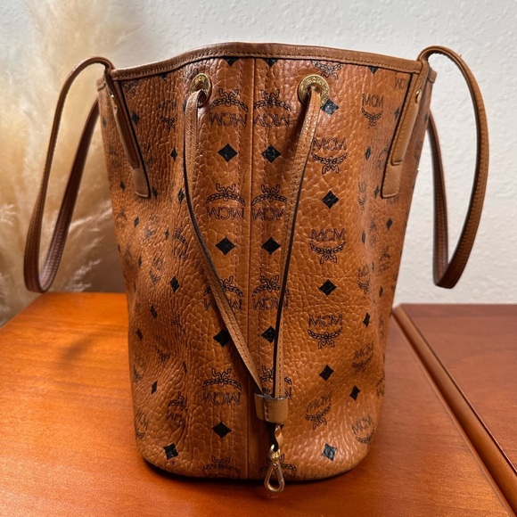 MCM Reversible Liz Vicetos Tote Bag - Picture 9 of 15